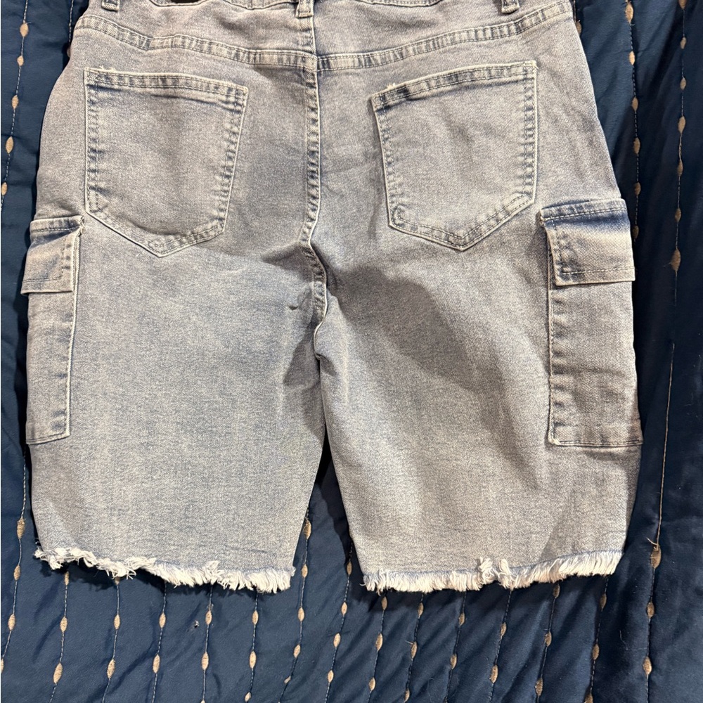 Men's Gray Cargo Shorts - Picture 2 of 2